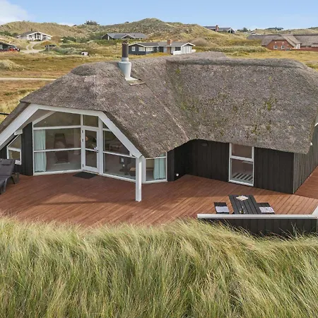 Holiday home Lyngbo *