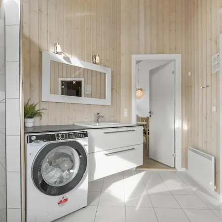 Holiday home Lyngbo Havrvig